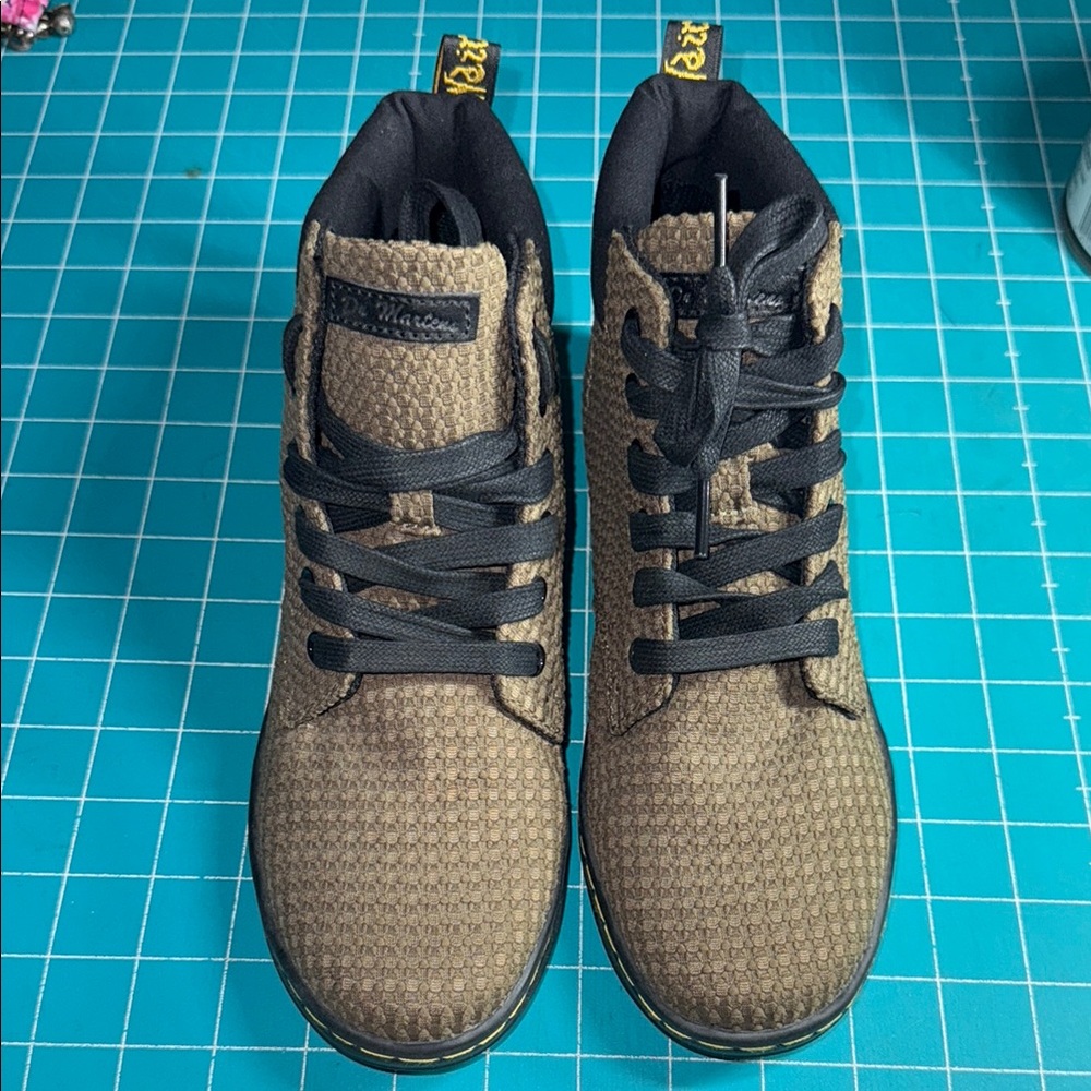 Dr Martens Army Green Maelly Ankle Waffle Knit Canvas Hi Top Sneaker Boot Size 7